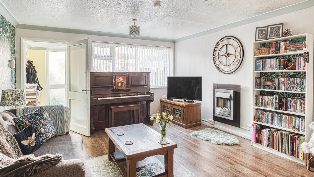 House in Derby, Mickleover - View 2