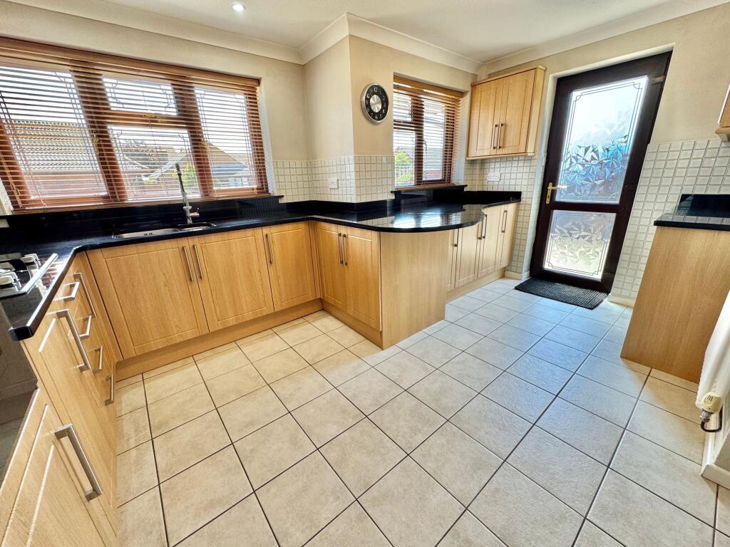 House in Nuneaton and Bedworth, Warwickshire - View 5
