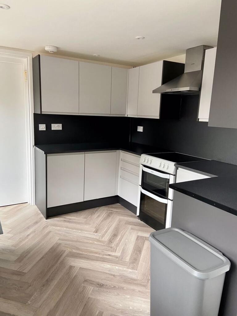 6 bedroom terraced house for rent