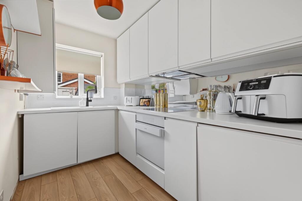 House in Basildon, Langdon Hills - View 5