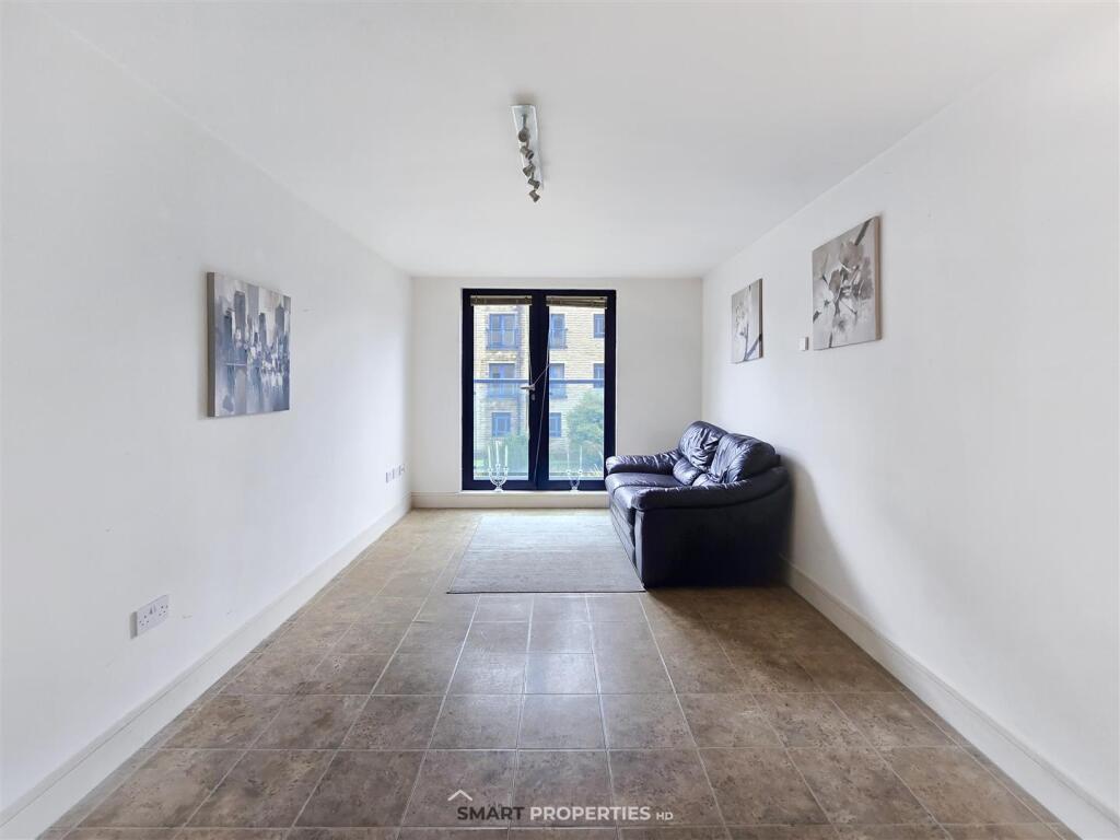 Apartment in Kirklees, West Yorkshire - View 5