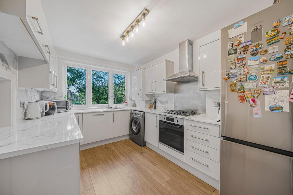 Apartment in Kingston upon Thames - View 3