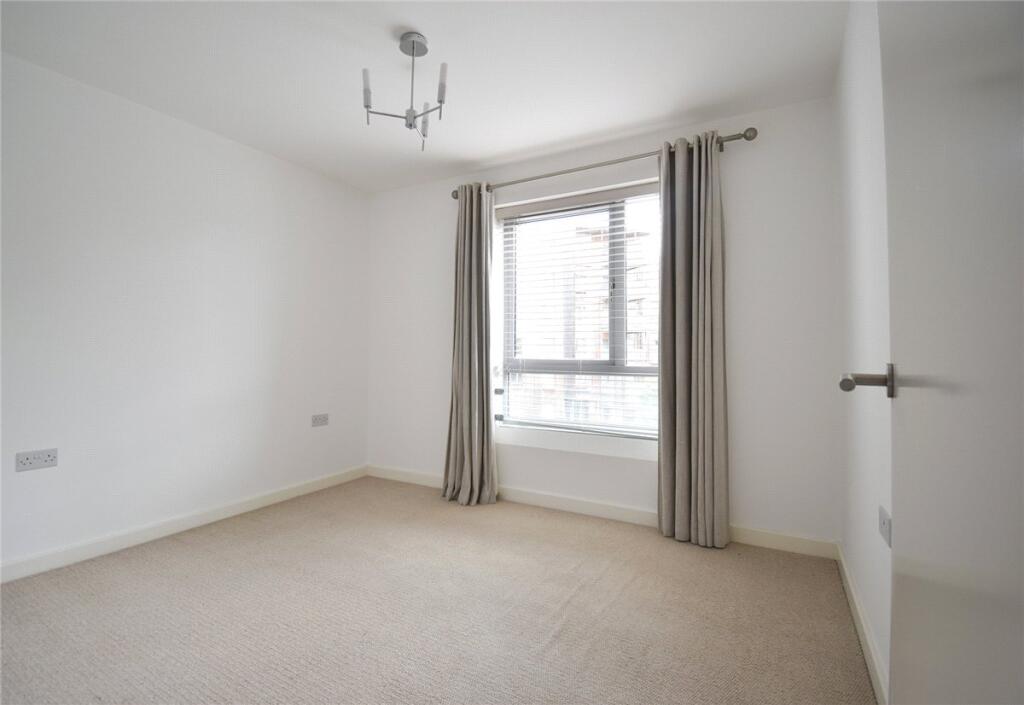 Apartment in Cambridge - View 5