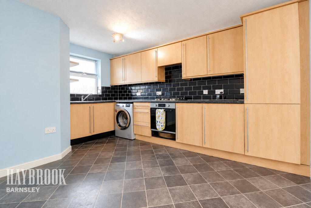 Maple Close, Kendray photo 3