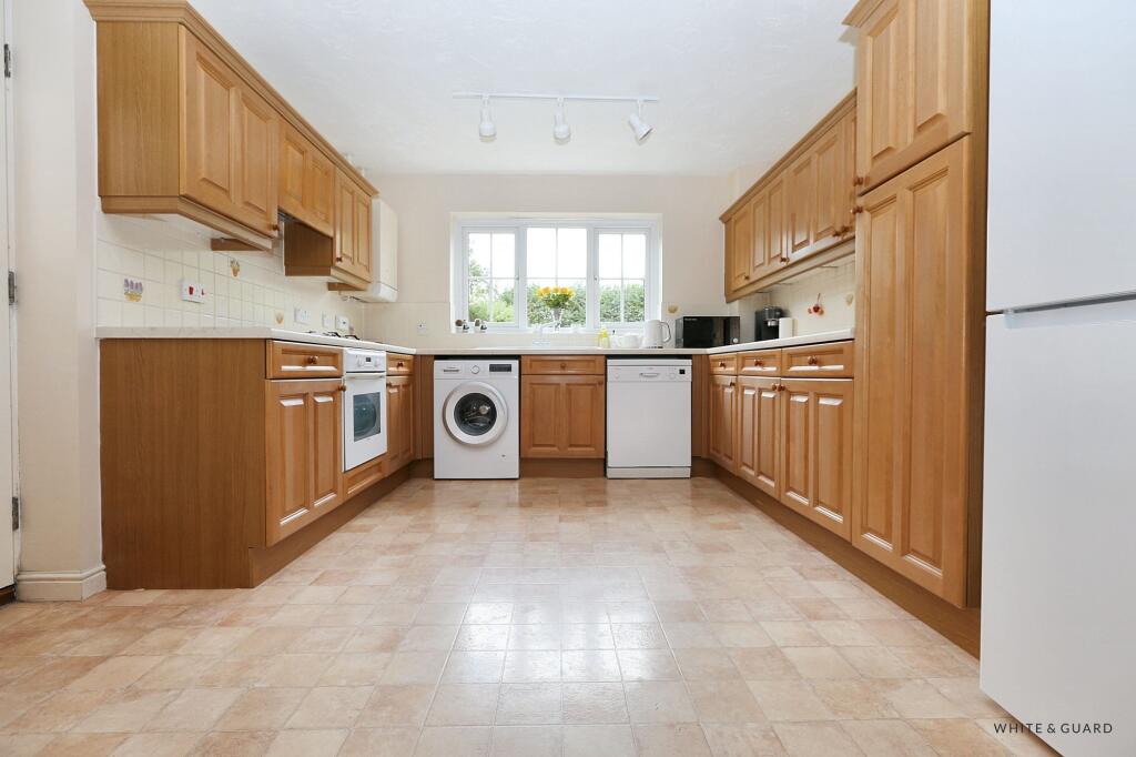 Rosehip Close, Fair Oak, SO50 photo 4