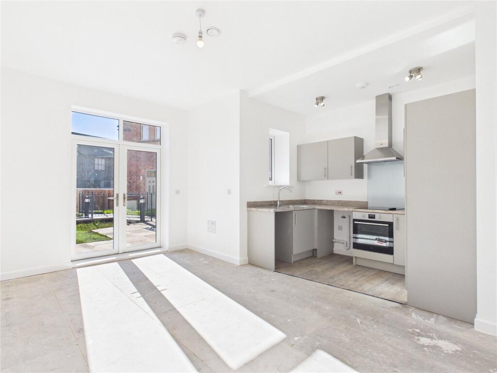 30 Tatton Road, Sale, Manchester, M33 - View 4