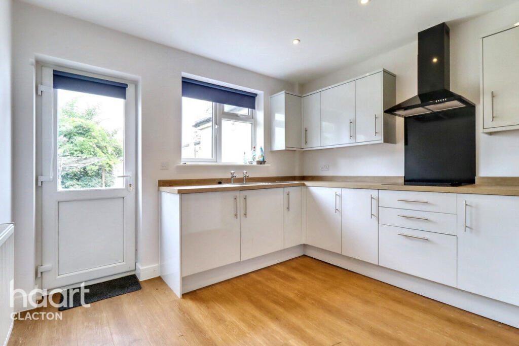 Colchester Road, Clacton-On-Sea photo 3
