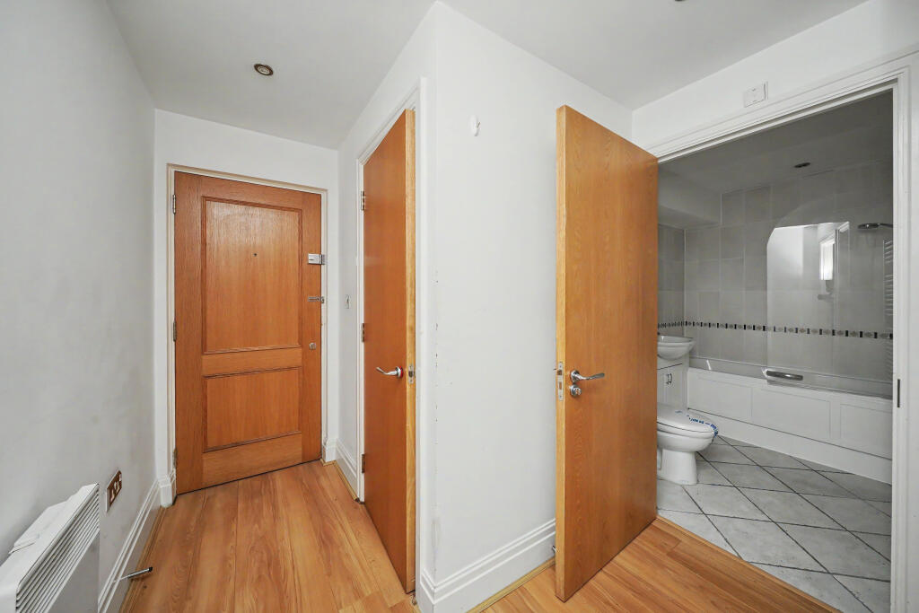 Apartment in London, Royal Borough of Kingston upon Thames - View 4