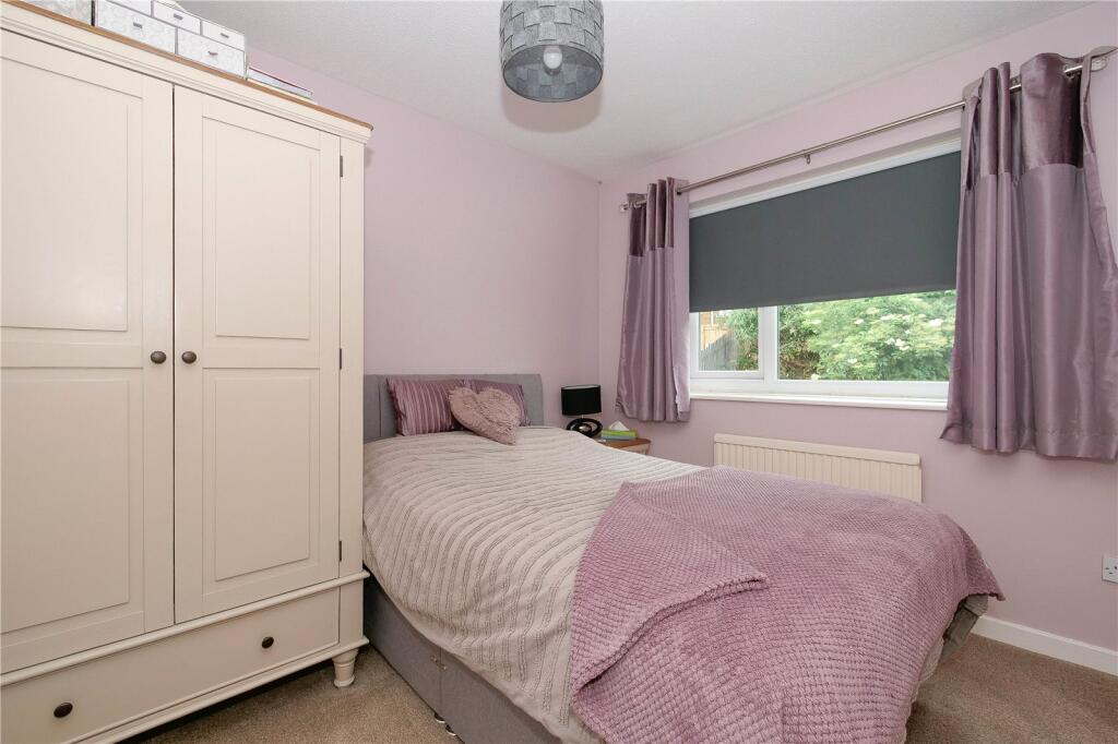 House in Bradford, Baildon - More