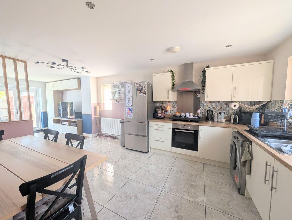 House in Grimsby, New Waltham - View 4
