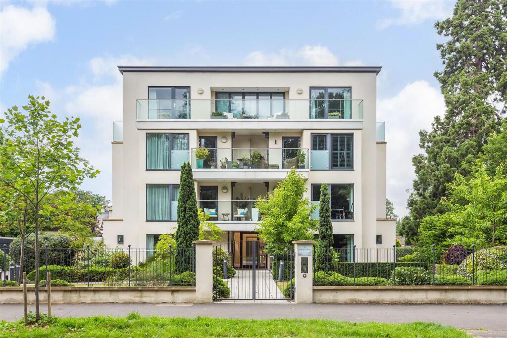 3-bed flat on The Park, Cheltenham, £750,000