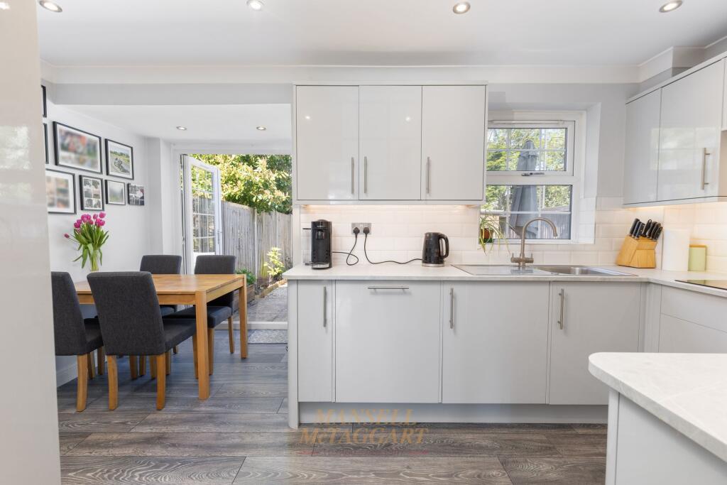 House in Crawley, Maidenbower, Worth - View 2