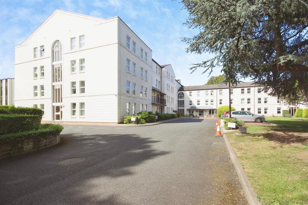 Main image of property: Binswood Avenue, Leamington Spa