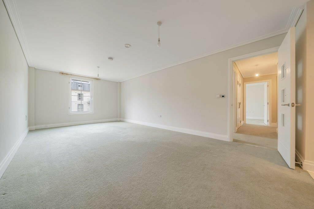 6 Mowbray Hall, Marshall Walk, Egham, Surrey, TW20 photo 3