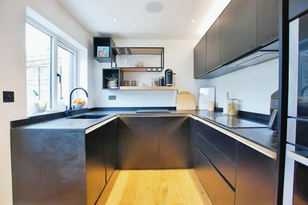 House in Gloucester - View 2