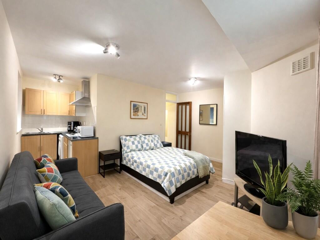 Studio flat for rent