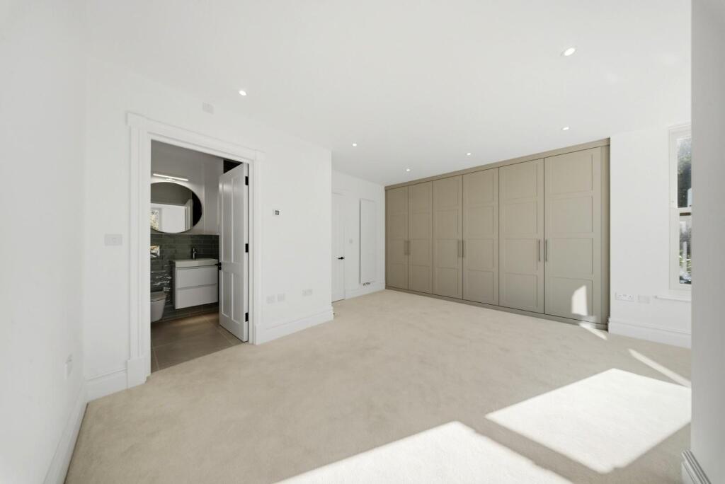 House in London - View 5
