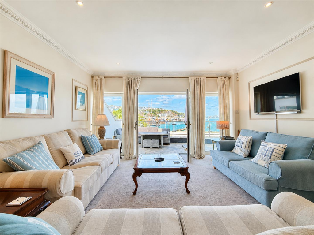 Apartment in Torquay - More