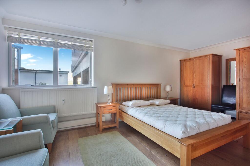 Apartment in Brighton - View 4