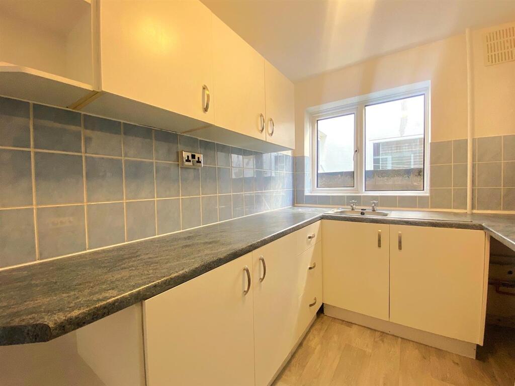 Apartment in Tonbridge - More