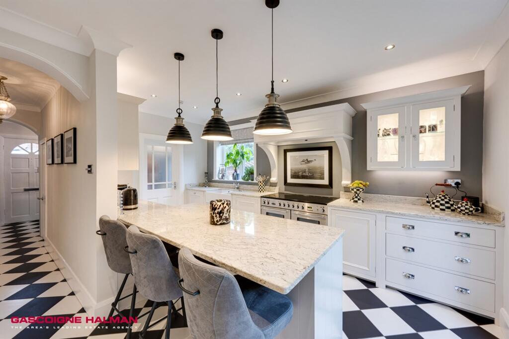Victoria Close, Bramhall, SK7 - View 5
