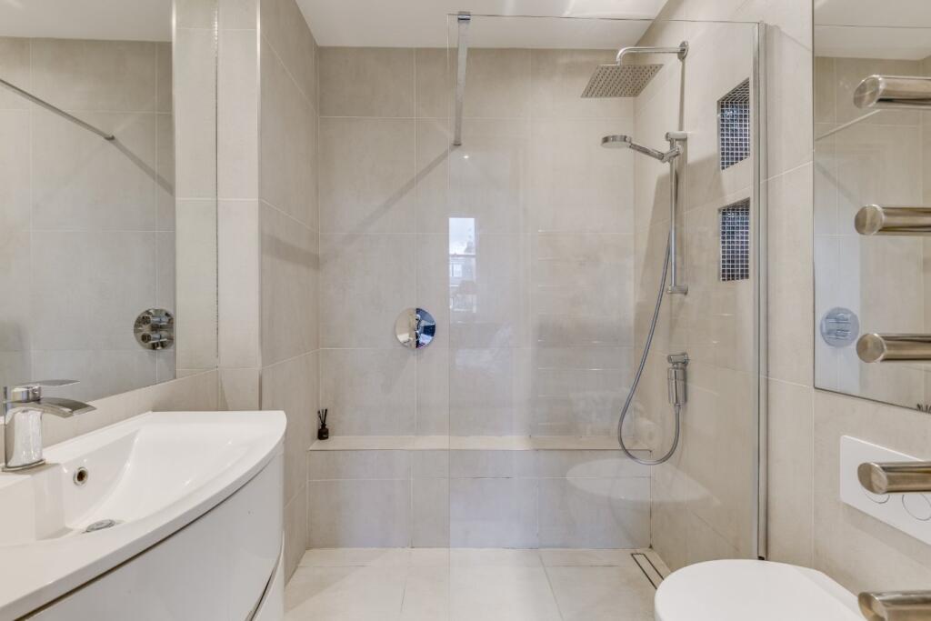 Apartment in London - View 3