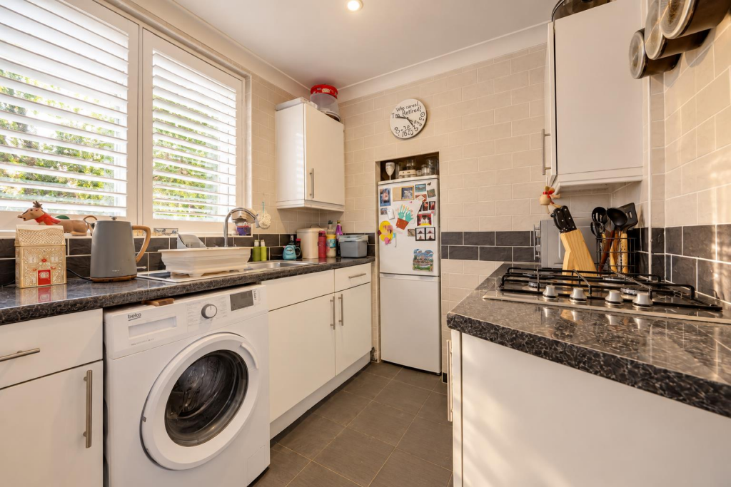 Apartment in Southend-on-Sea - View 5