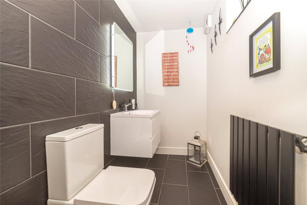 Caernarfon Road, Y Felinheli, Gwynedd, LL56 photo 4