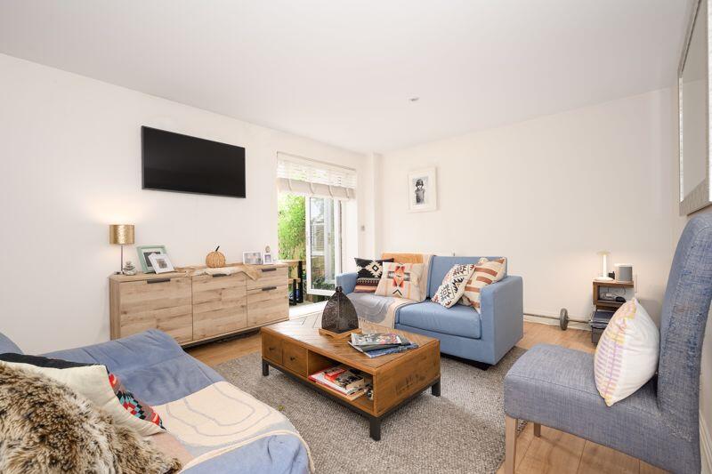 Apartment in Kingston upon Thames - View 4