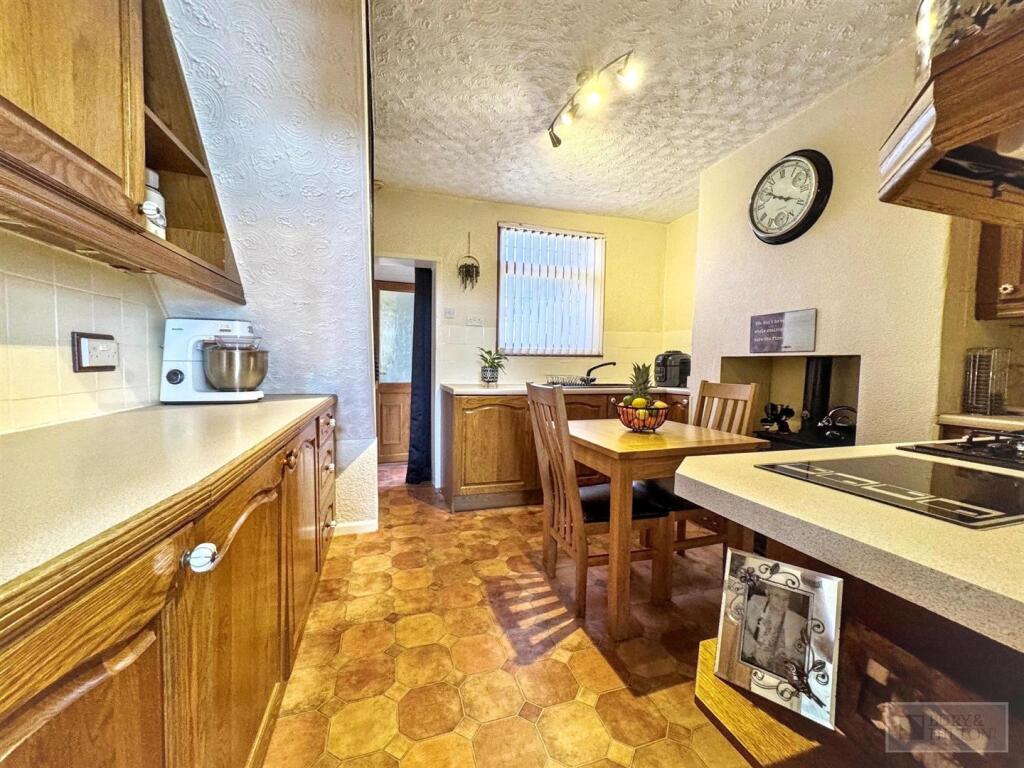 House in Stoke-on-Trent - More