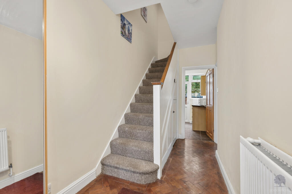 House in Croydon - View 5