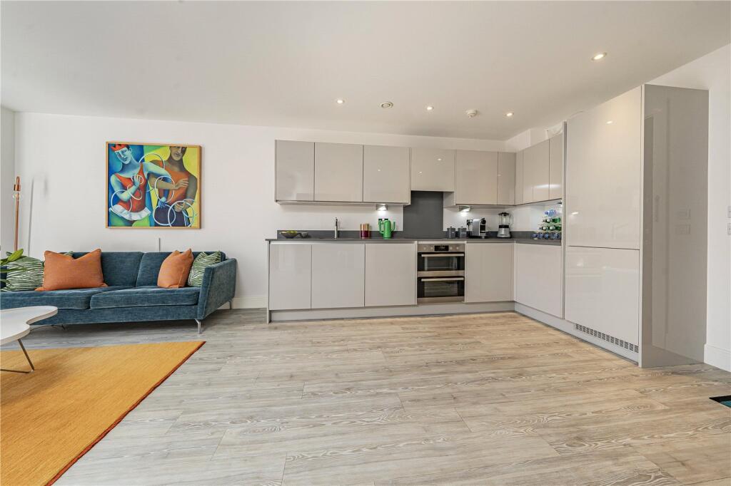 Apartment in London, Worton - More