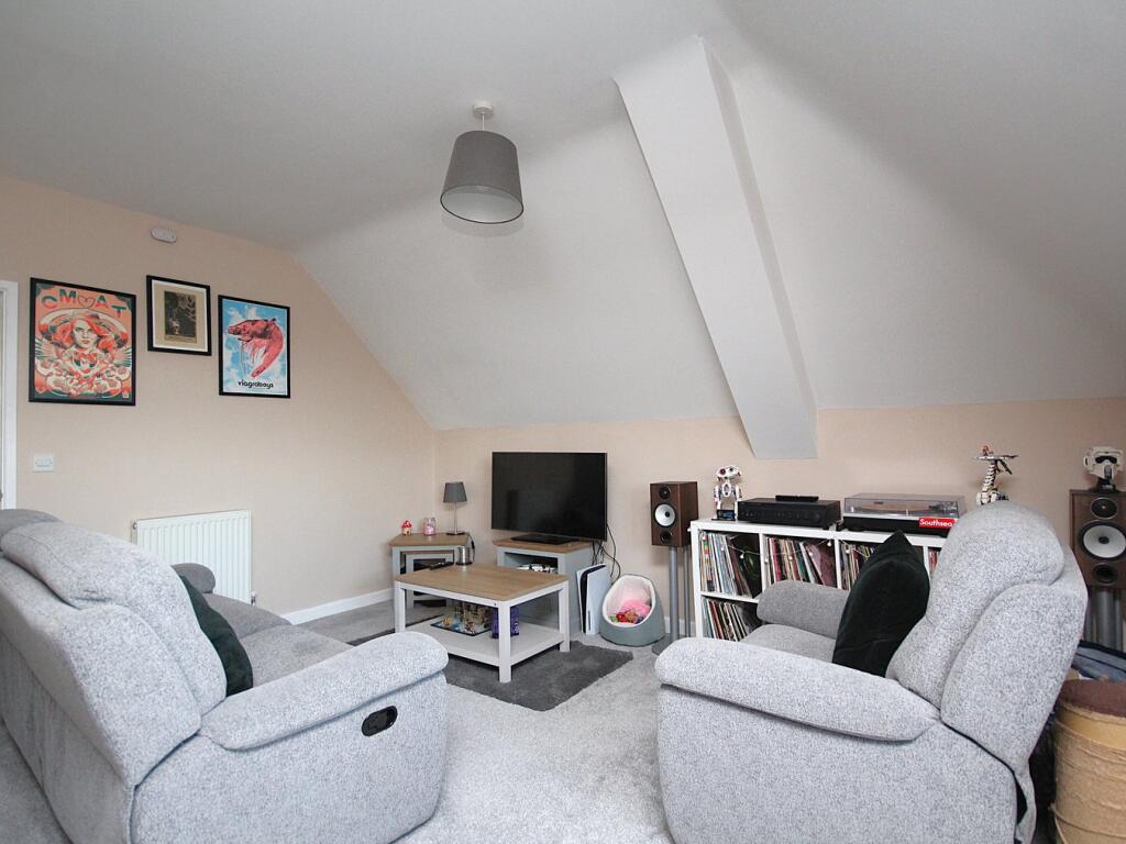 73 Poole Road, Upton, Poole, BH16 photo 2