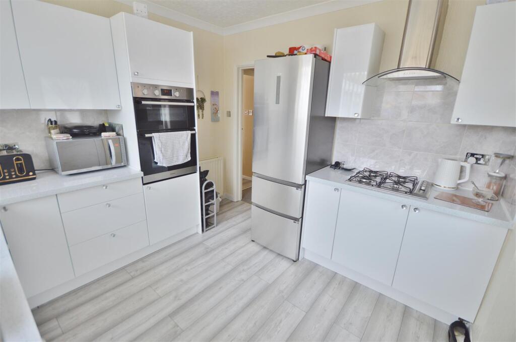 Marlowe Road, Clacton-On-Sea, Essex photo 3
