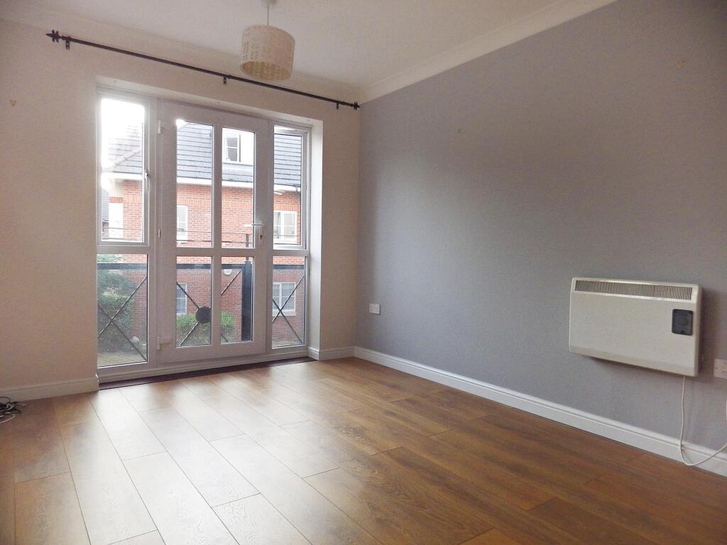 Apartment in Hemel Hempstead - View 3