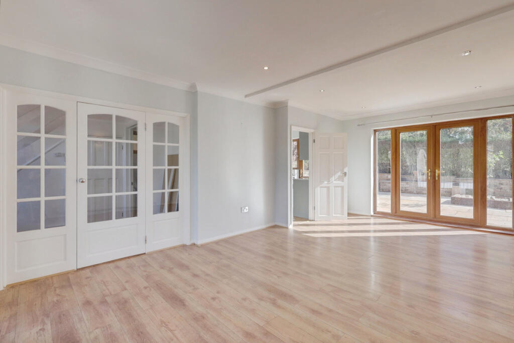 House in Castle Point, South Benfleet - View 5