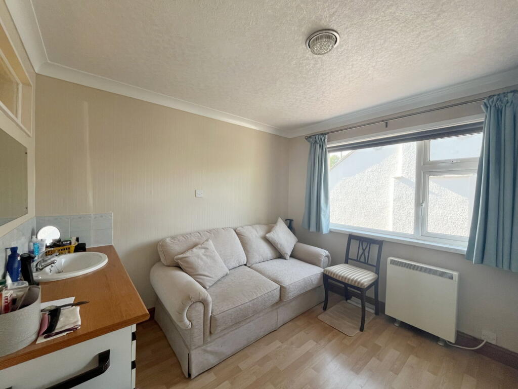 House in Teignbridge, Buckland, Newton Abbot - More