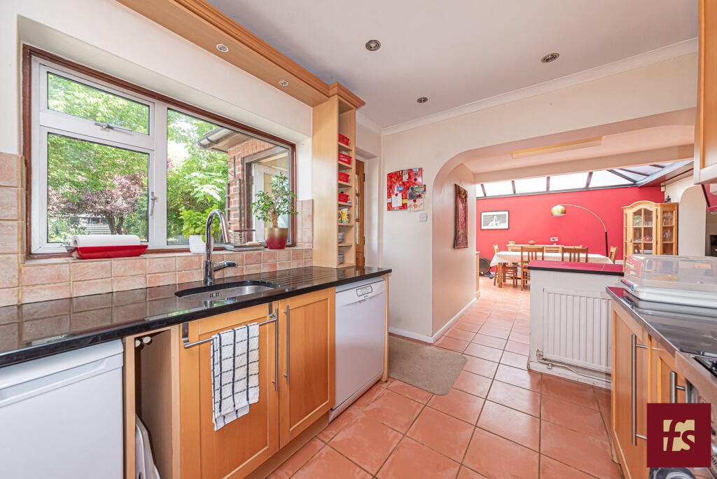 House in Crowthorne, Oakham Park, Wokingham - More