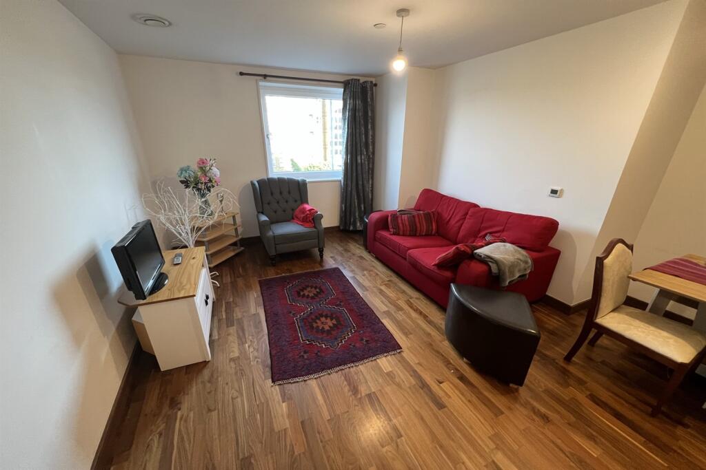 Apartment in Southend-on-Sea, Essex - View 2