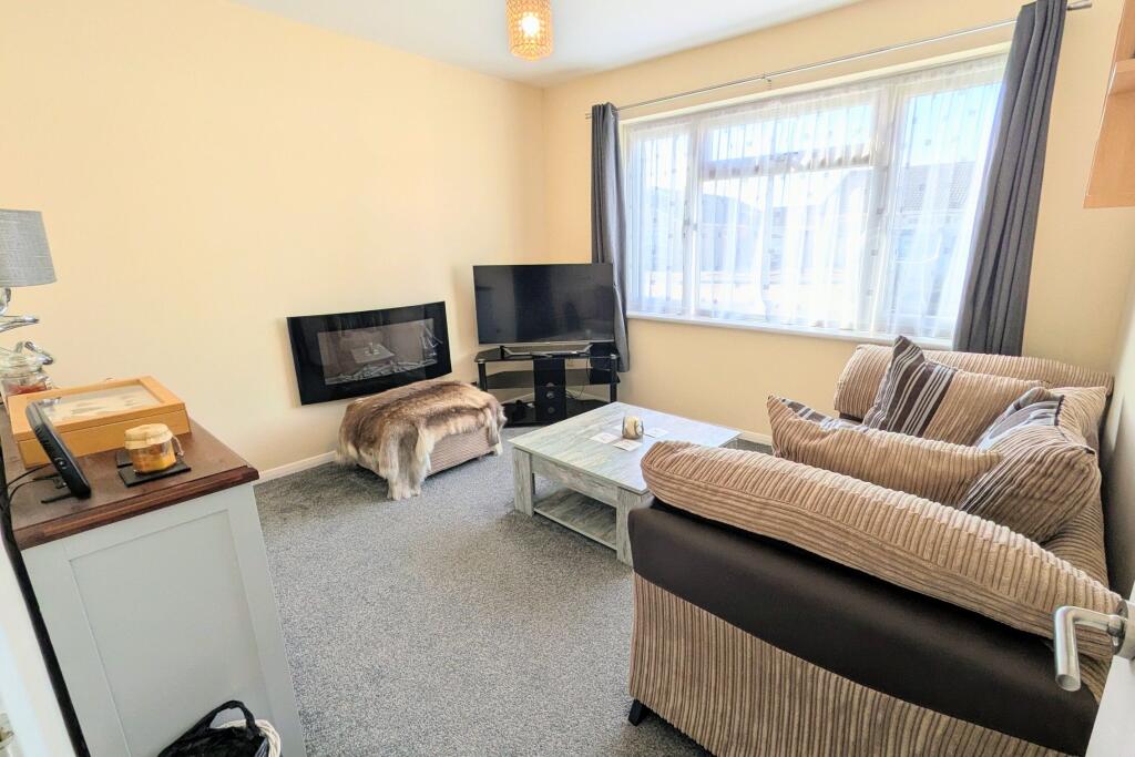 Romford Court, Fairlop Close, Clacton-on-Sea photo 4
