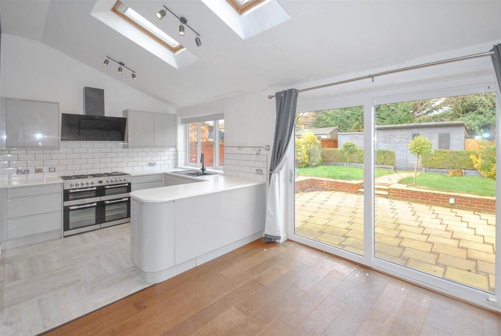 Oak Close, Hartwell, Northampton photo 3