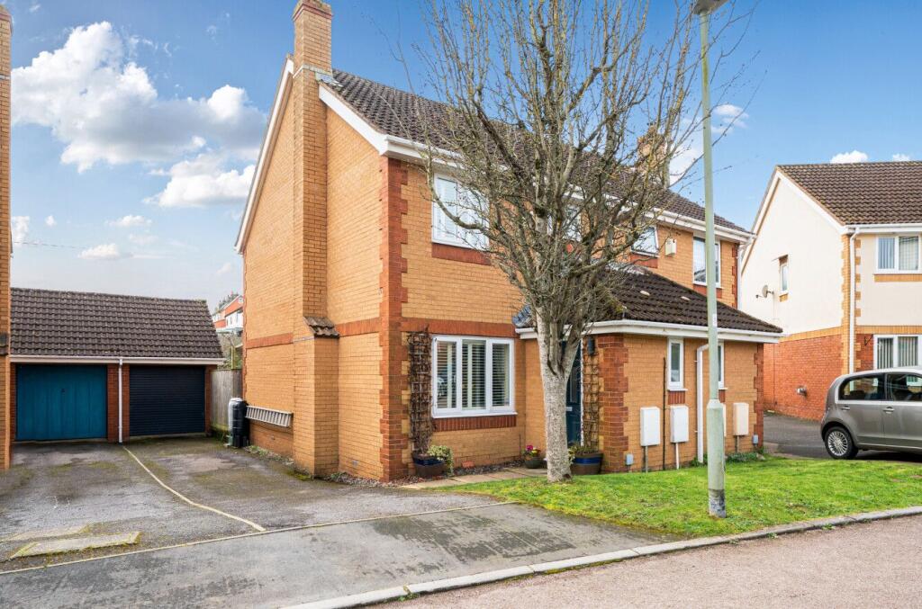 3-bed semi-detached on Bucknill Close, Exminster, Exeter, £325,000