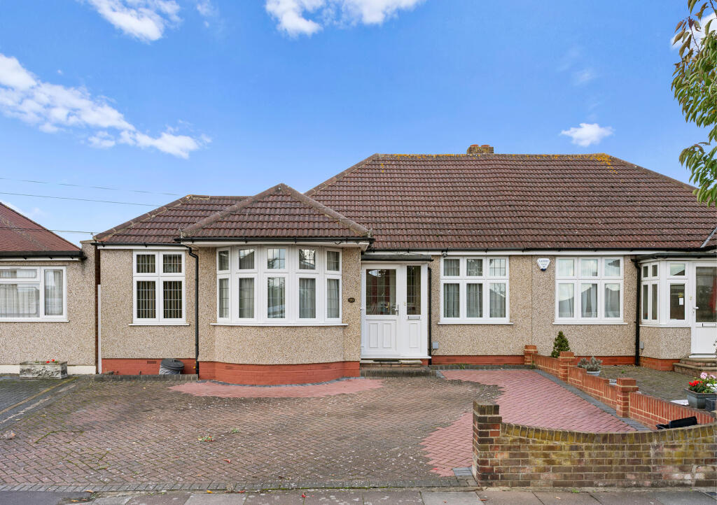 3-bed semi-detached on Strafford Avenue, Clayhall, Ilford, Redbridge, £725,000