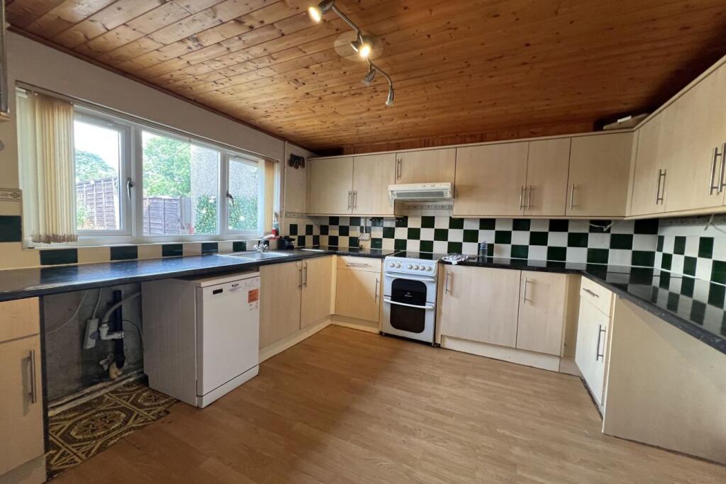 House in Newport - View 5