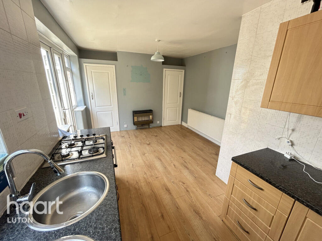House in Luton - View 4