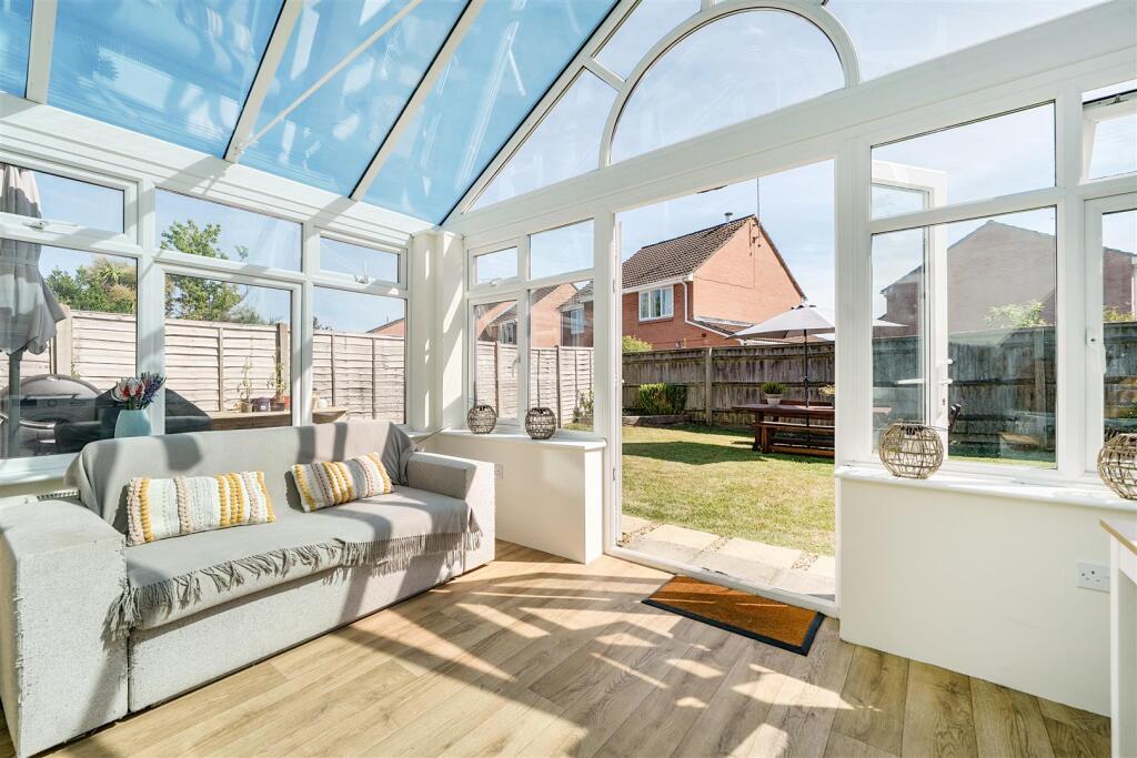 House in Wokingham, Emmbrook - View 5