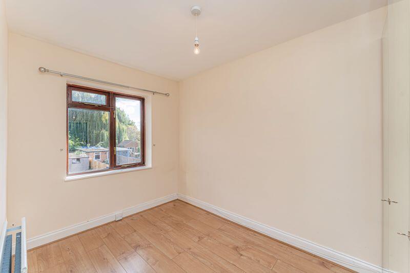 House in Waltham Cross - More