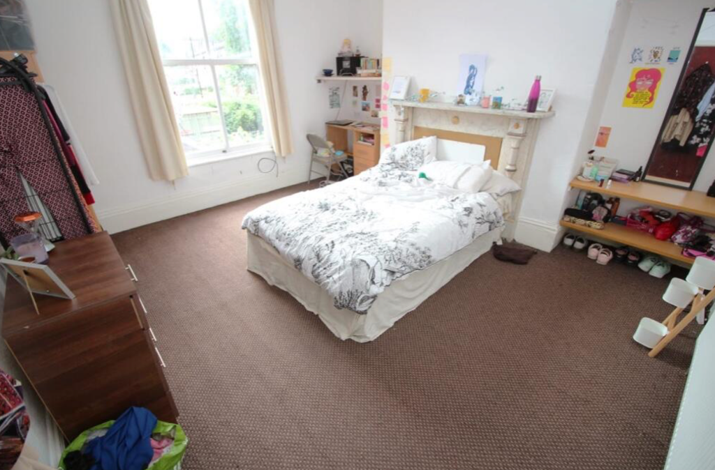 8 bedroom semi-detached house for rent