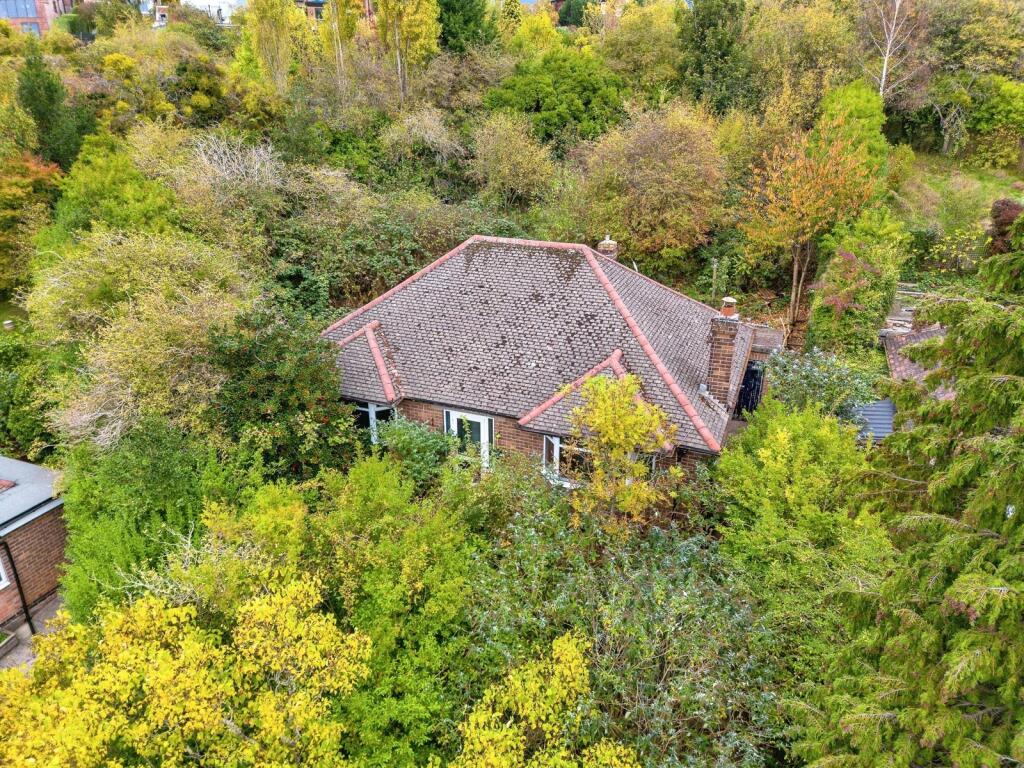 Main image of property: Douglas Crescent, Carlton, Nottingham, Nottinghamshire, NG4