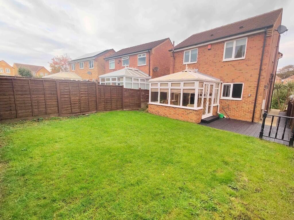 25 St. Thomas Gardens, Bradley, HD2 1SL photo 2